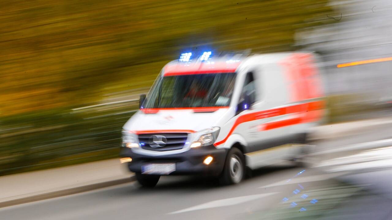 Alle vier Verletzten wurden vom Roten Kreuz ins Krankenhaus Zell am See gebracht. (Symbolbild) 