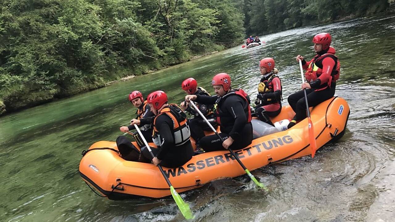 Samstagvormittag entdeckten Einsatzkräfte die Frau im Fluss Samstagvormittag entdeckten Einsatzkräfte die Frau im Fluss