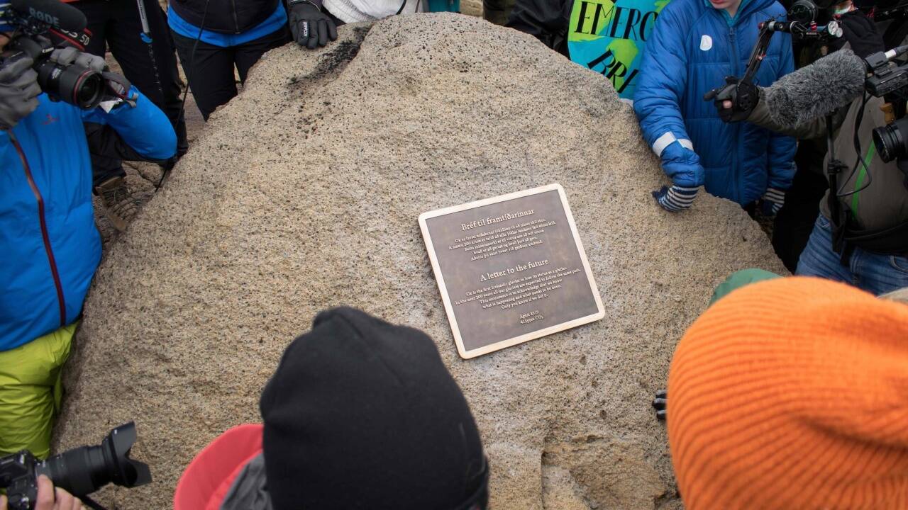 Mahnmal: „Diese Gedenktafel dient dazu, anzuerkennen, dass wir wissen, was vor sich geht und was zu tun ist.“ 