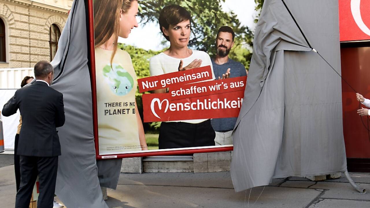 Klima und Arbeit stehen im Mittelpunkt der ersten Plakatwelle 