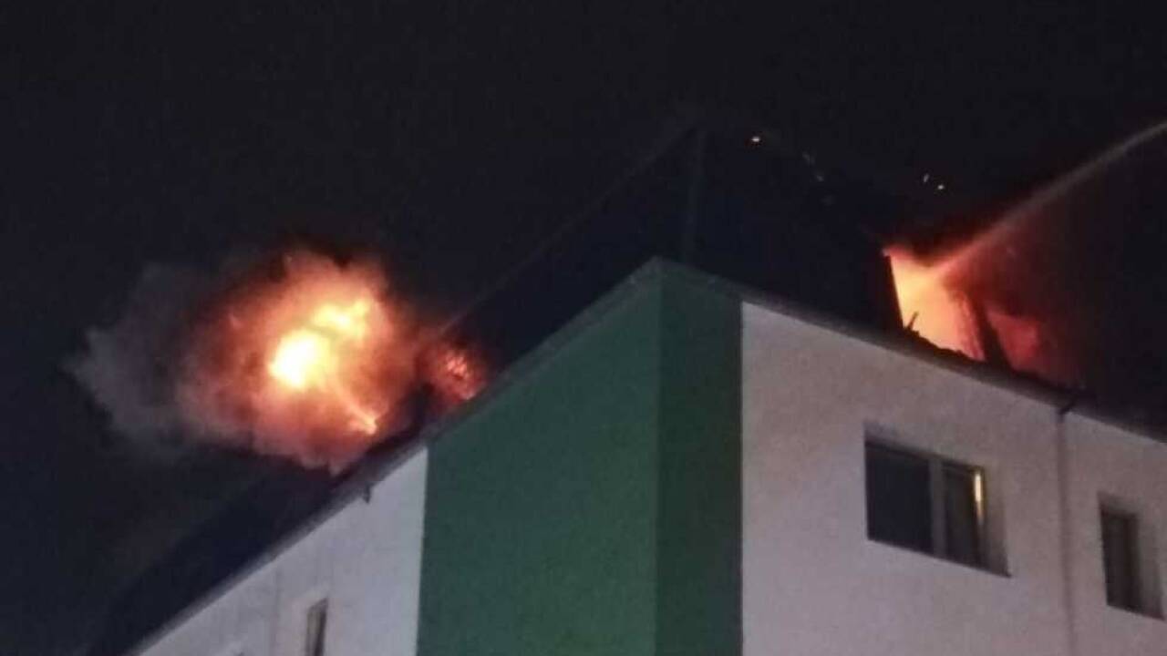 Die Feuerwehr war mit 28 Fahrzeugen und 120 Feuerwehrleuten vor Ort 