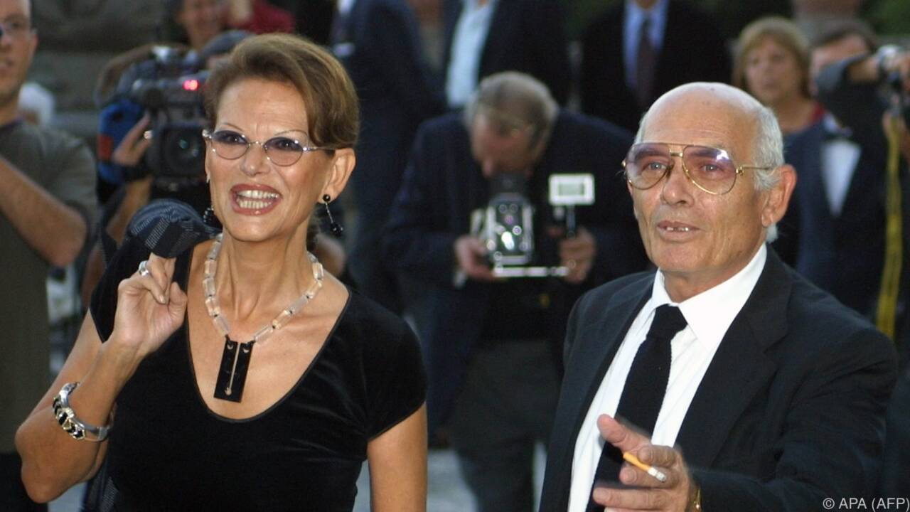 Squitieri war bis 1999 Lebensgefährte von Claudia Cardinale.  