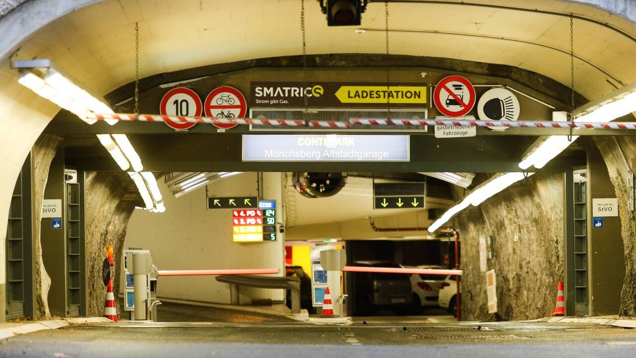 Die Einfahrt zur Mönchsberggarage. Ab 2020 sollen die Kavernen vergrößert werden. Konkret um weitere 654 Stellplätze.   Die Einfahrt zur Mönchsberggarage. Ab 2020 sollen die Kavernen vergrößert werden. Konkret um weitere 654 Stellplätze.