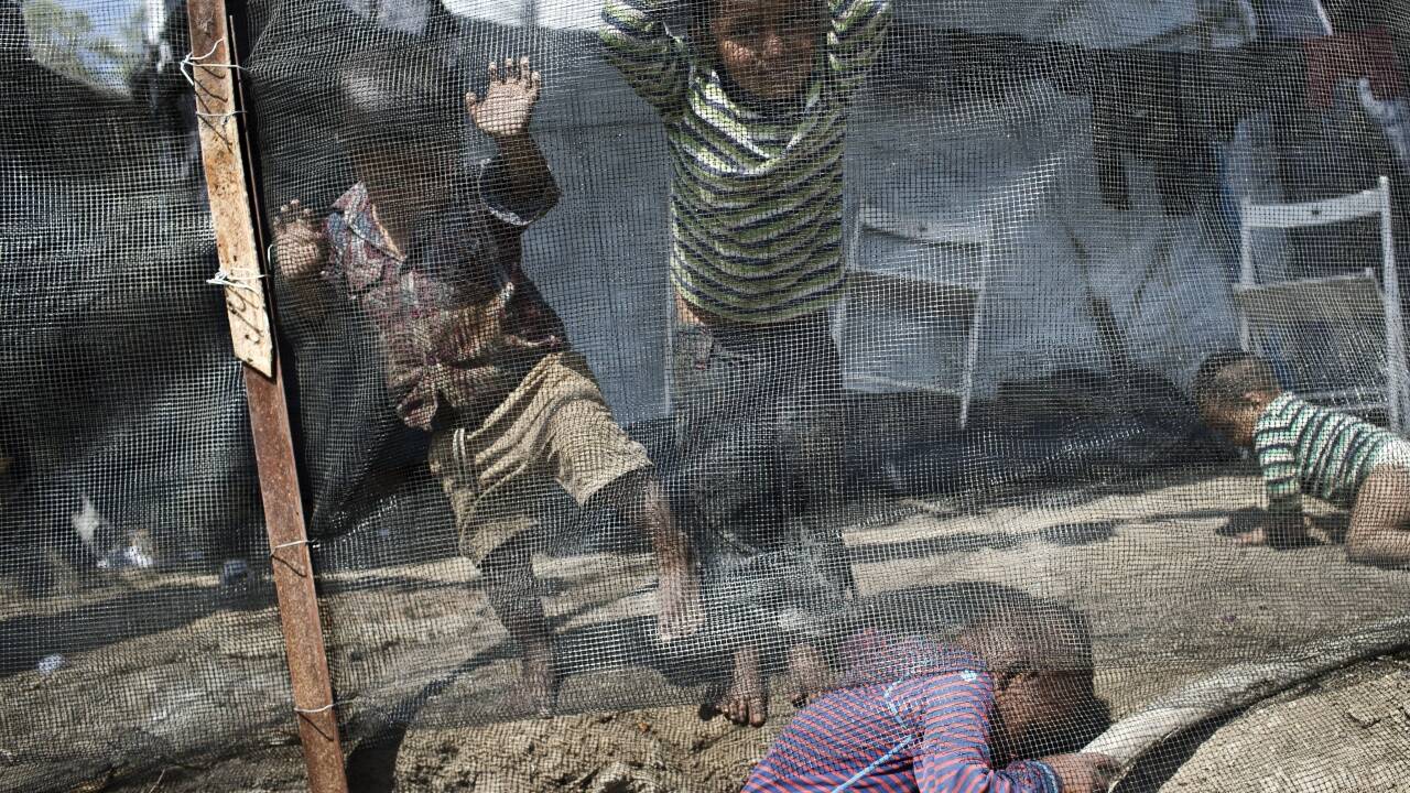 Ein Drittel derjenigen, die auf den griechischen Inseln Schutz suchen, sind Kinder. Jedes zweite Kind ist unbegleitet, also ohne mitreisende Erwachsene. Ein Drittel derjenigen, die auf den griechischen Inseln Schutz suchen, sind Kinder. Jedes zweite Kind ist unbegleitet, also ohne mitreisende Erwachsene.