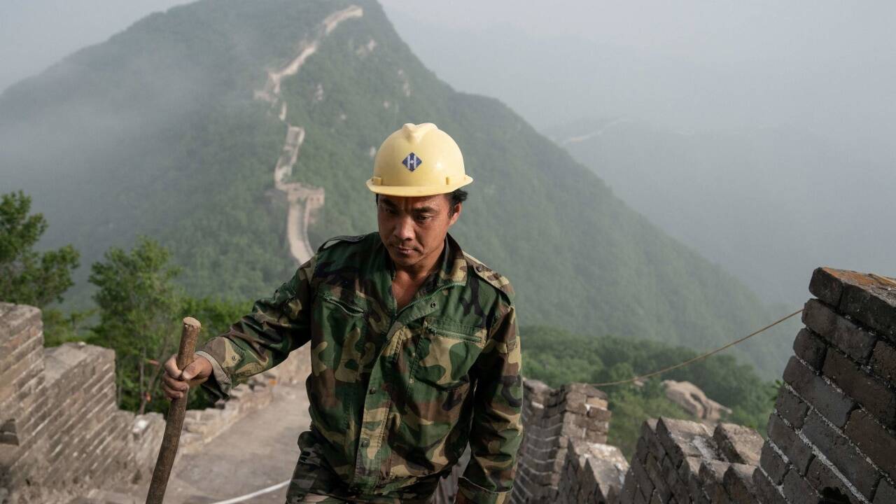 An die Arbeit - so sanieren die Chinesen die zerfallende Große Mauer. 