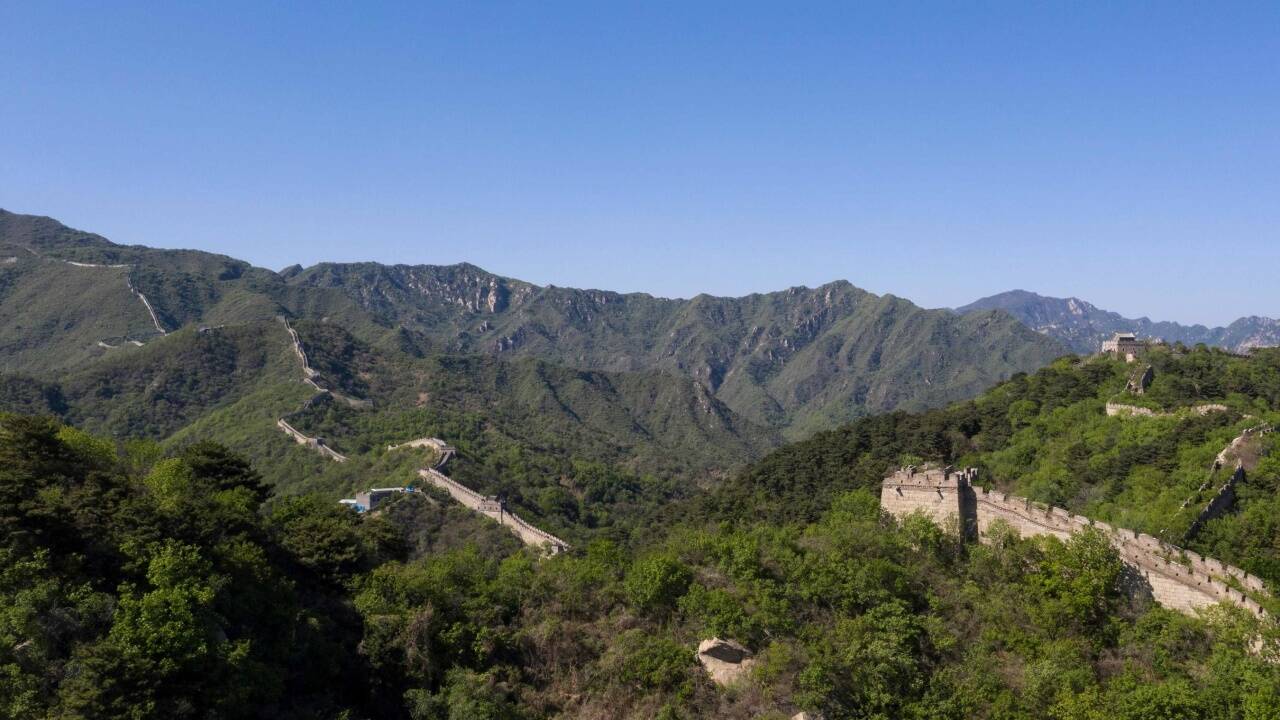 Ein Teil der Befestigungsanlage in Mutianyu (Huairou) am Rand des Großraums Beijing. 