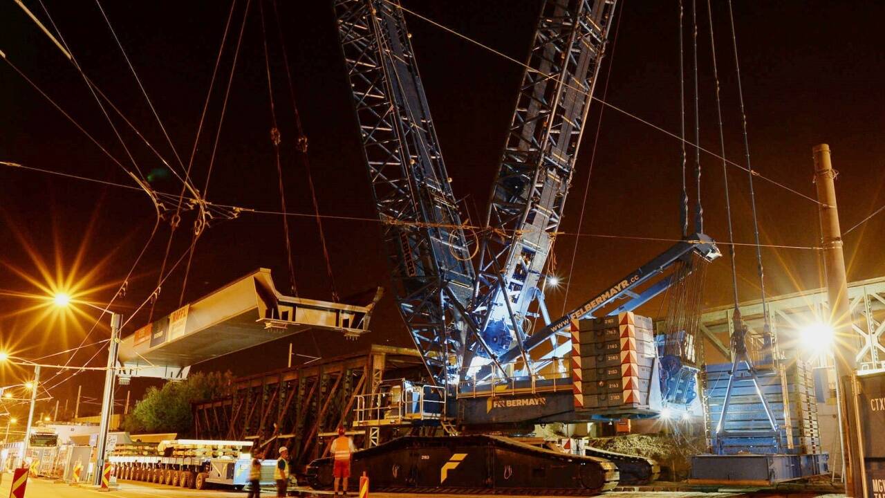 Der erste Teil ist vollbracht, das erste neue Tragwerk am Salzburger Hauptbahnhof eingehoben.   Der erste Teil ist vollbracht, das erste neue Tragwerk am Salzburger Hauptbahnhof eingehoben.