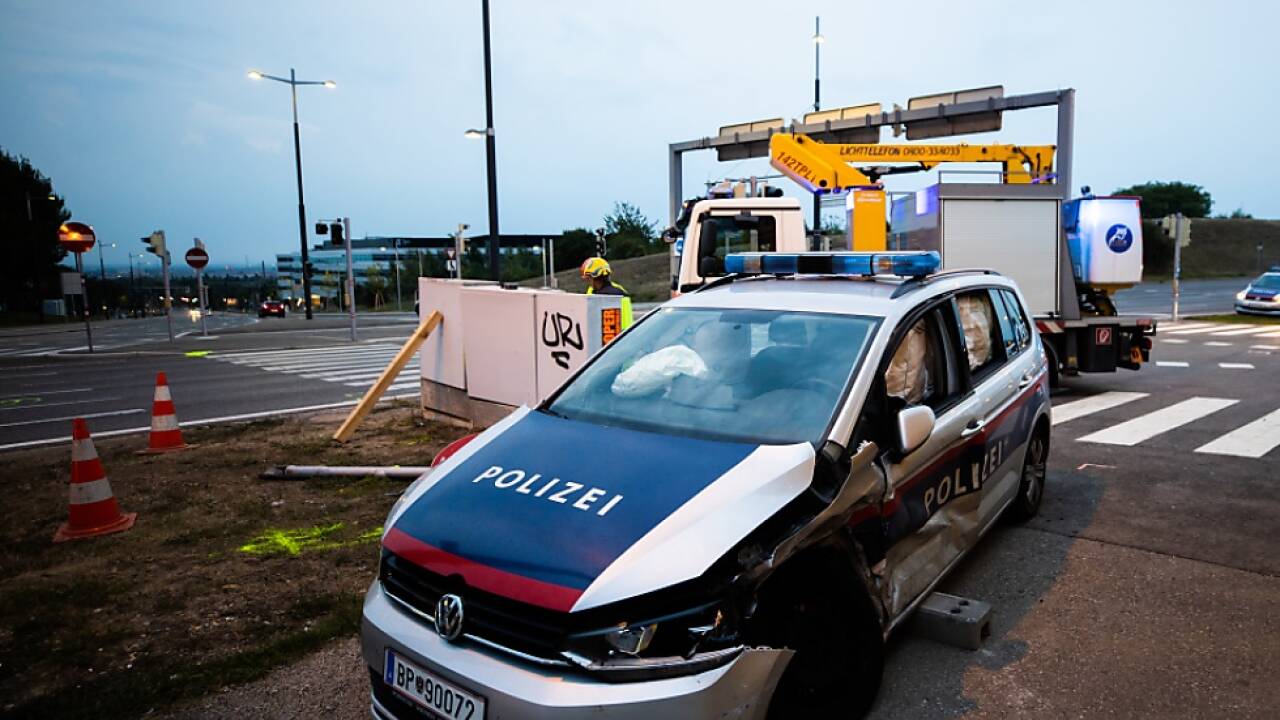 Das in den Unfall verwickelte Polizeiauto  Das in den Unfall verwickelte Polizeiauto