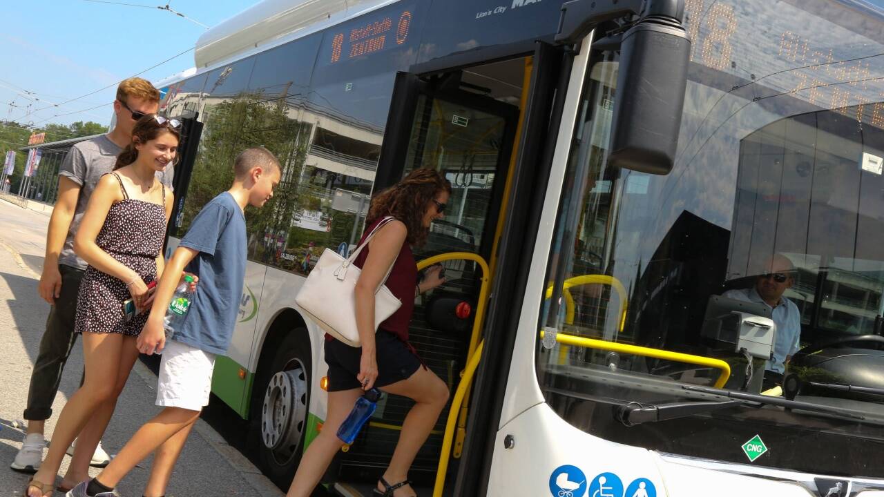 Der Betrieb der Albus-Linie 18 hat sich fast gerechnet in diesen zwei Monaten. Am Ende dürfte es die Stadt nur 10.000 Euro kosten. Der Betrieb der Albus-Linie 18 hat sich fast gerechnet in diesen zwei Monaten. Am Ende dürfte es die Stadt nur 10.000 Euro kosten.