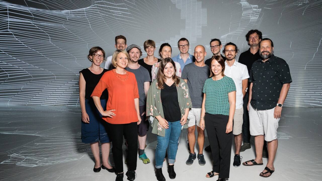 Ein Gruppenfoto der beteiligten Projektpartner. Robert Praxmarer ist der mit dem grauen T-Shirt und Kapperl.  
