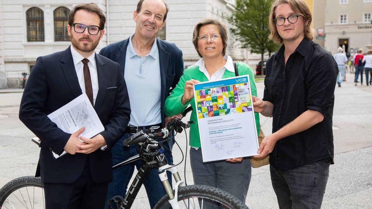Ausgezeichnet für das Mobilitätskonzept: Fabian und Siegfried Vorderegger, Angela Lindner und Architekt Horst Lechner.  