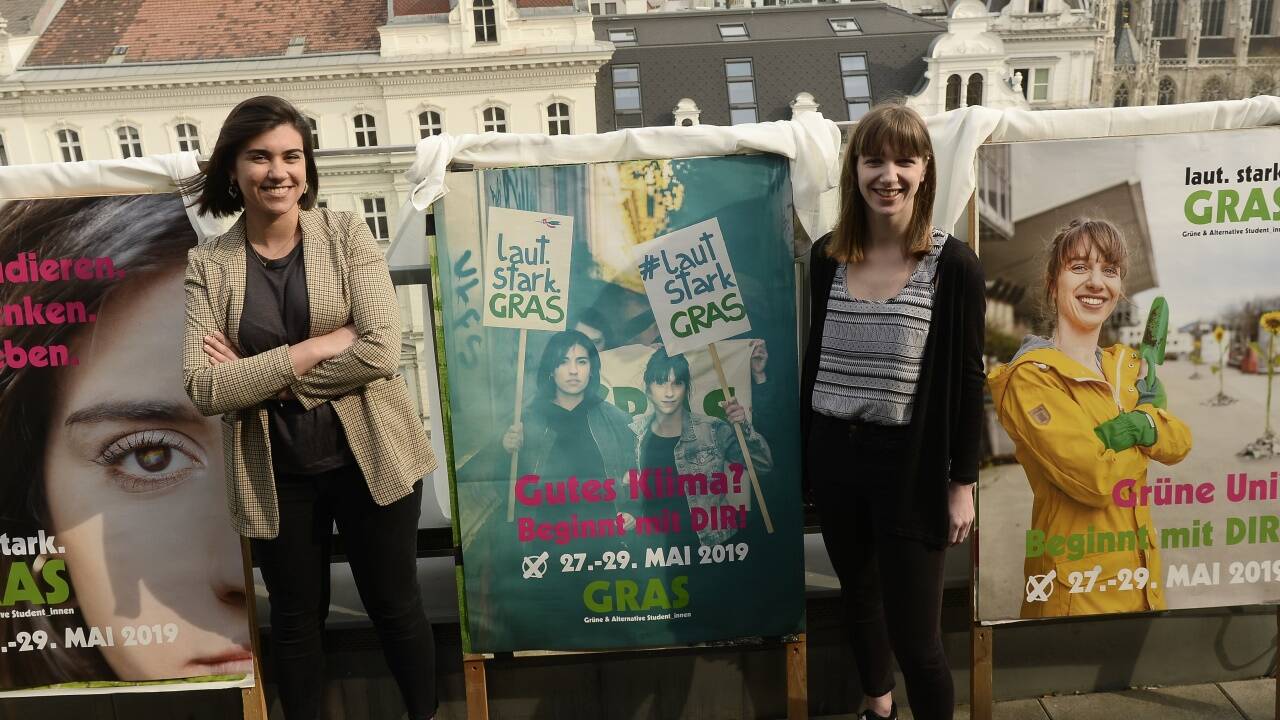Novakovic mit Dietlinde Oberklammer – die zwei Spitzenkandidatinnen der Grünen & Alternativen StudentInnen (GRAS) im ÖH-Wahlkampf 2019. 