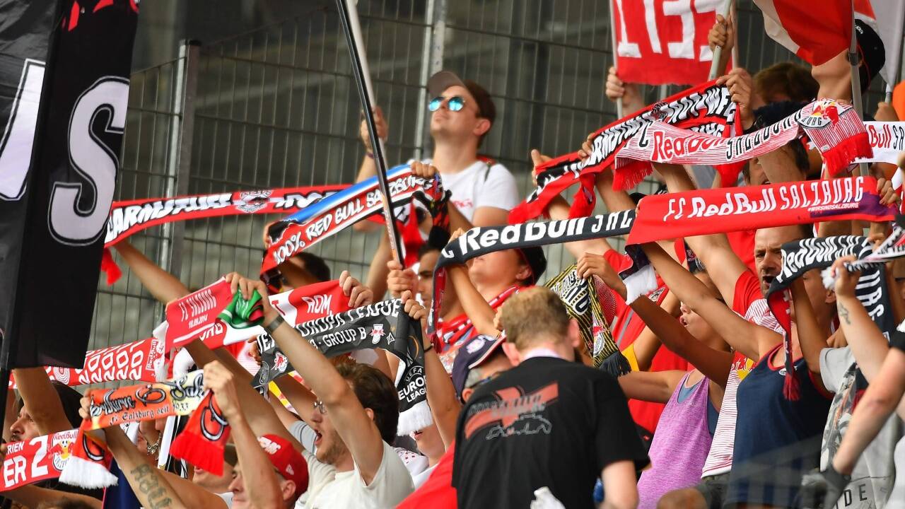 Die Bullen-Fans machen sich auf nach Liverpool. Die Bullen-Fans machen sich auf nach Liverpool.