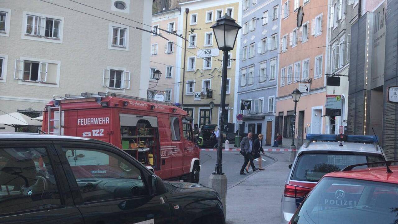 Einsatzkräfte sperrten die Gstättengasse. 