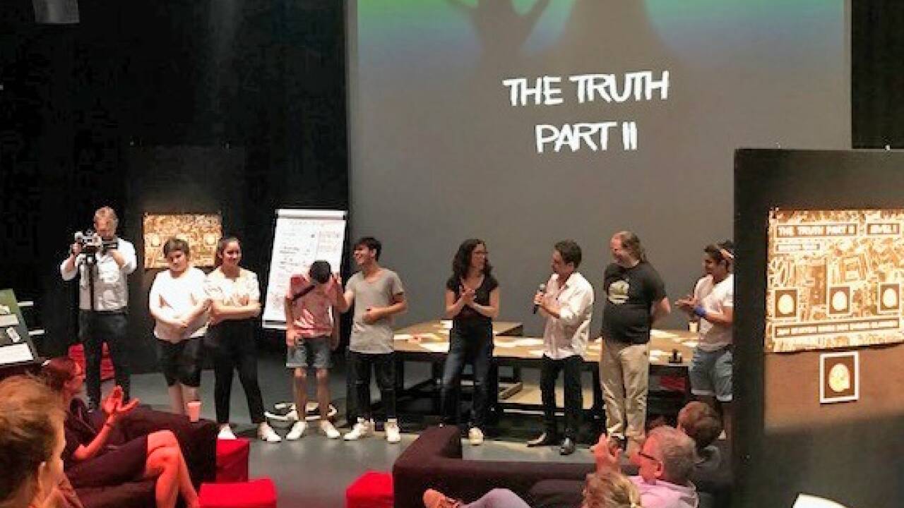 Schüler entwickelten gemeinsam mit der Künstlergruppe gold extra ein Spiel. 