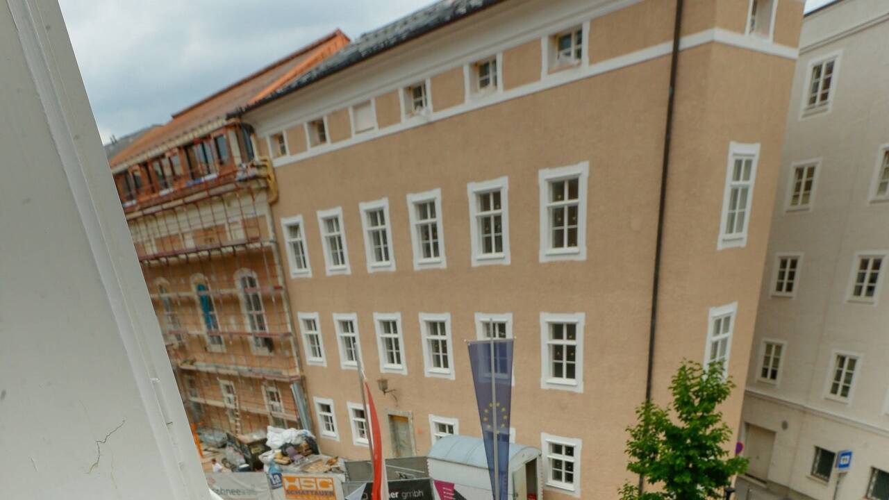 Der Chiemseehof wurde (vor dem Umbau) mit 13 Millionen Euro bewertet. 