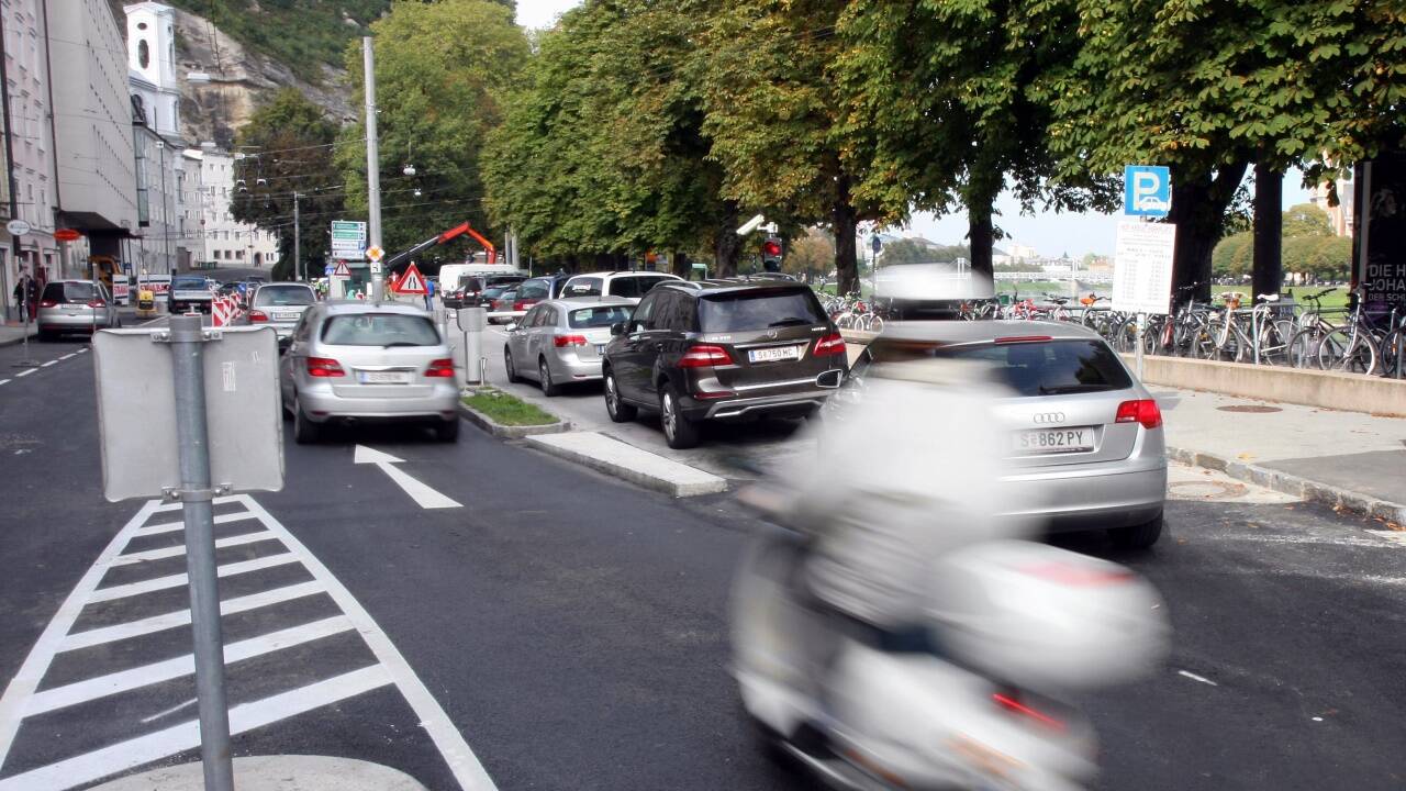 Einfahrt zum Rot-Kreuz-Parkplatz. 