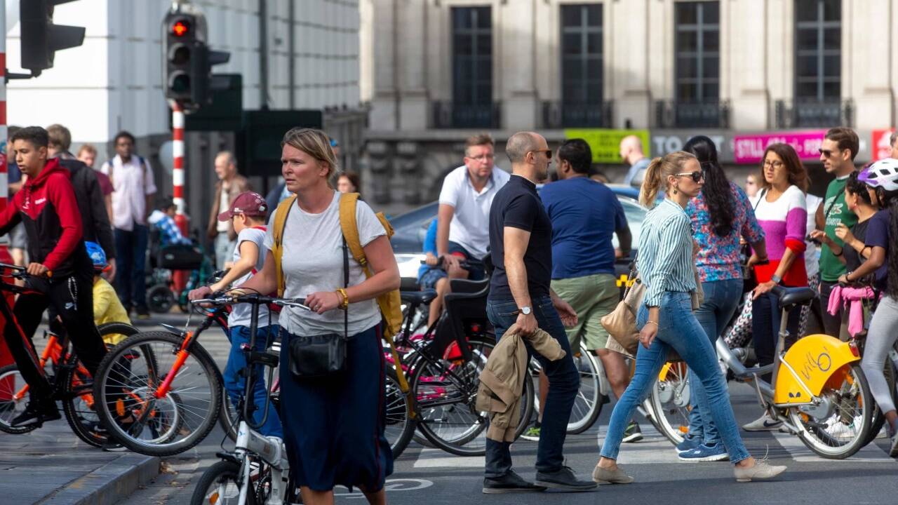 Um rote Ampeln kümmerten sich die Leute nicht wirklich. Um rote Ampeln kümmerten sich die Leute nicht wirklich.