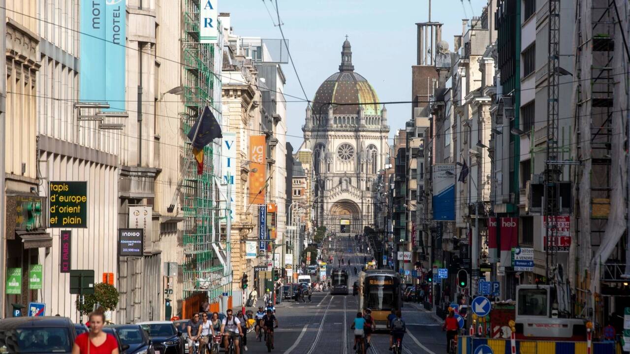 Busse und Straßenbahnen fuhren gratis. Busse und Straßenbahnen fuhren gratis.