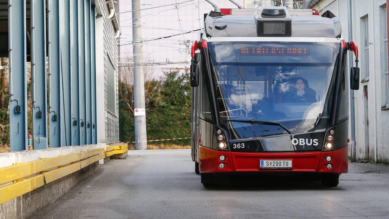Die Obusse werden auch weiterhin in ihre Garage in die Alpenstraße fahren, und nicht nach Liefering übersiedeln.  