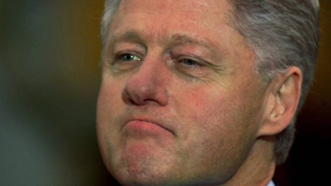 Er kam mit einem blauen Auge davon: Gegen Bill Clinton wurde wegen der Lewinsky-Affäre ein Amtsenthebungsverfahren eingeleitet. Aber am Ende blieb dieses Impeachment ohne Erfolg.  