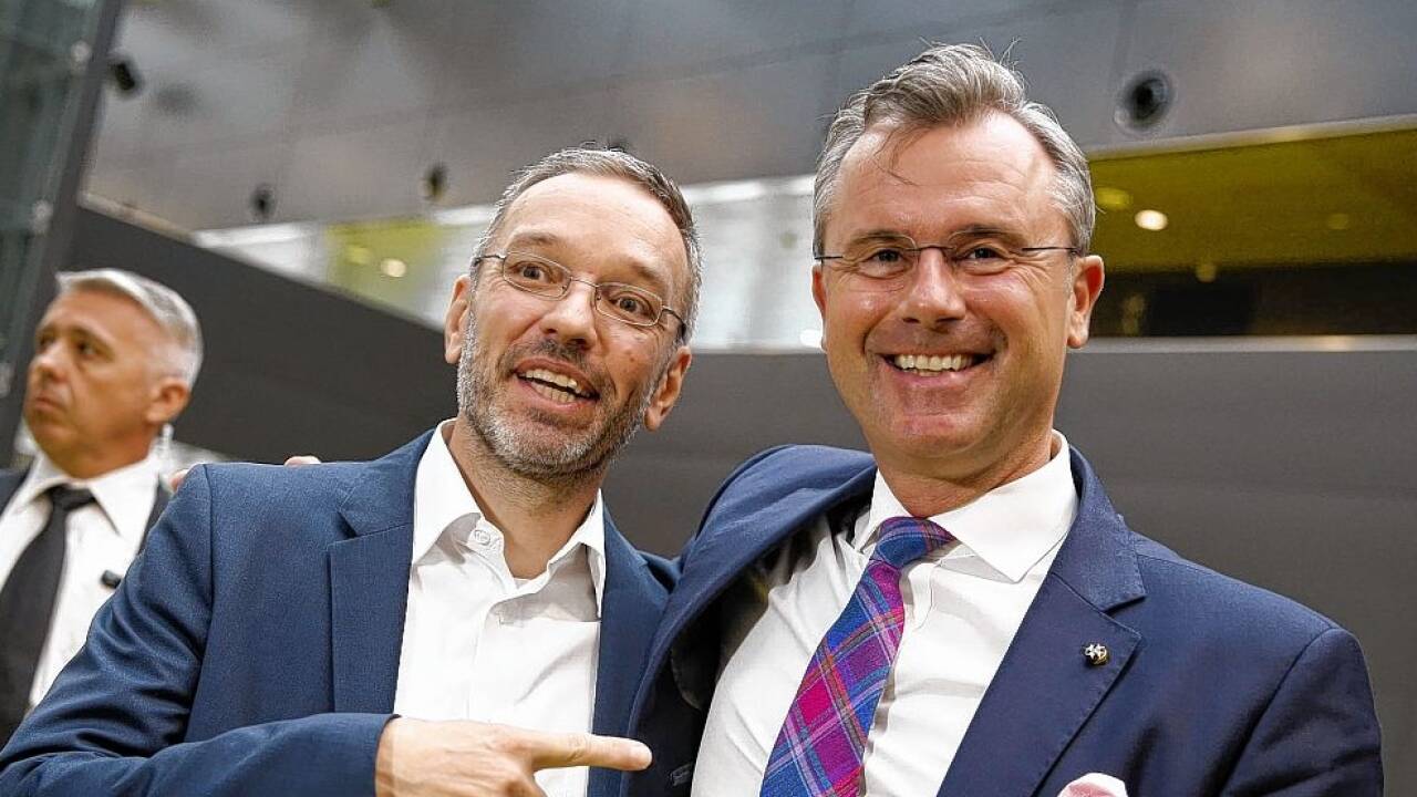 Muss der FPÖ-Doppelspitze Herbert Kickl und Norbert Hofer das Lachen angesichts der Spesenaffäre vergehen? Nicht, wenn es nach Politikwissenschaftern geht. Muss der FPÖ-Doppelspitze Herbert Kickl und Norbert Hofer das Lachen angesichts der Spesenaffäre vergehen? Nicht, wenn es nach Politikwissenschaftern geht.