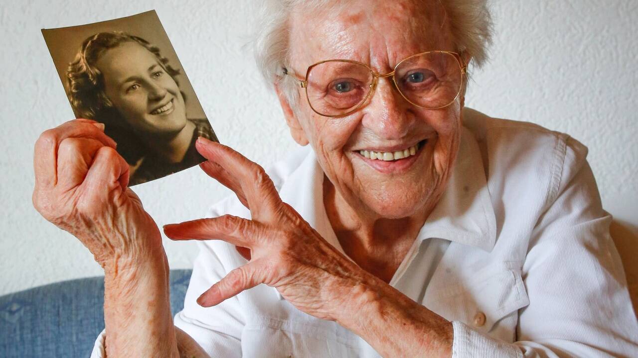 Maria Wimmer ist 100 Jahre alt und wohnt noch immer eigenständig in ihrem Haus in Salzburg-Gneis.  