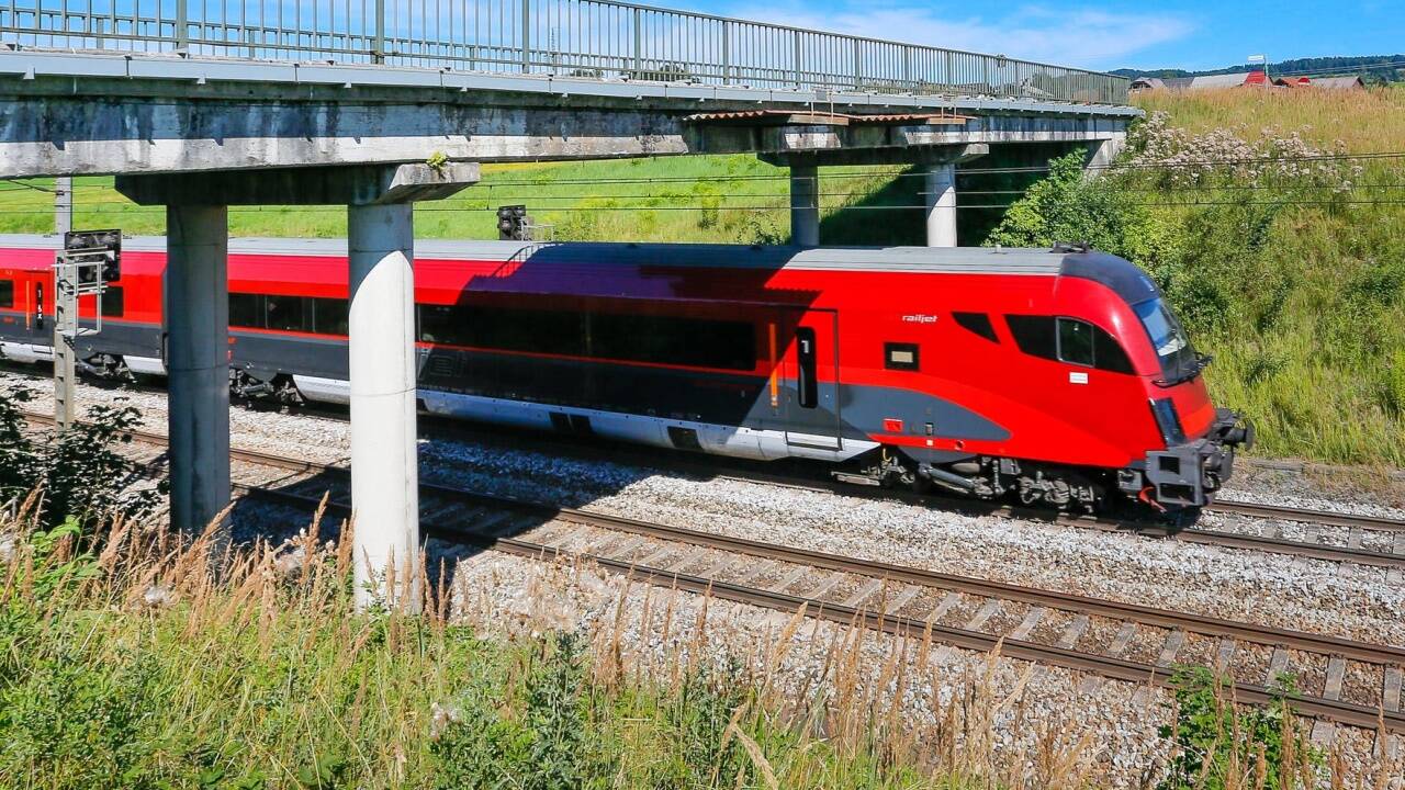 Das Ministerium hat die öffentliche UVP-Verhandlung für die Hochleistungsstrecke zwischen Köstendorf und Salzburg um Monate verschoben. Die ÖBB müssen umplanen. 