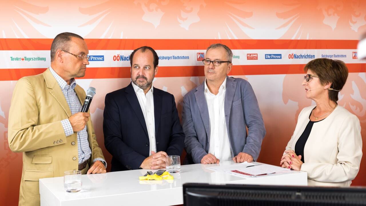 Alexander Purger (SN), Oliver Pink („Die Presse“) und Michael Sprenger (TT) analysieren bei Antonia Gössinger („Kleine Zeitung“) das Wahlergebnis. 