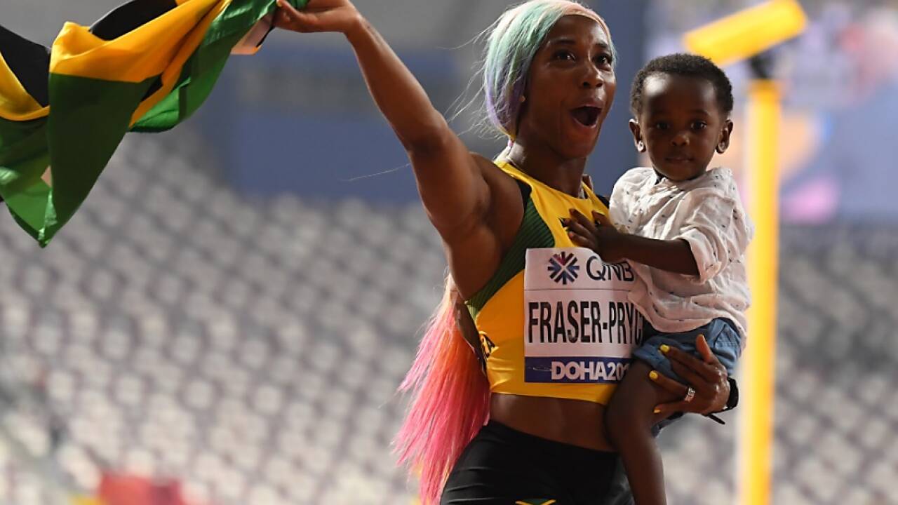 Siegerin Fraser-Pryce jubelte mit Sohn 