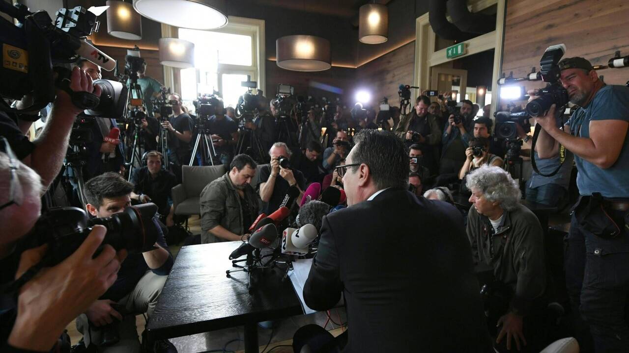 In der Weinbar im ersten Bezirk in Wien trat Heinz-Christian Strache am Dienstagvormittag vor die Presse und verkündete seinen politischen Abgang. 
