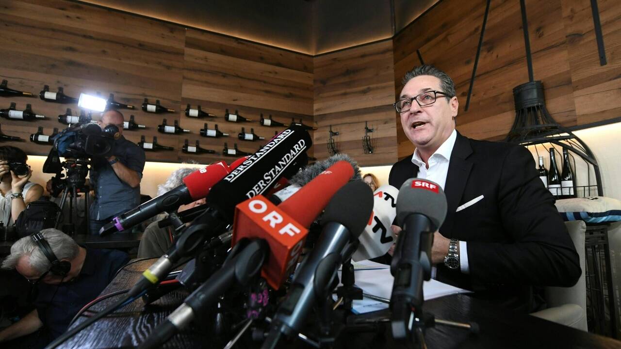 In der Weinbar im ersten Bezirk in Wien trat Heinz-Christian Strache am Dienstagvormittag vor die Presse und verkündete seinen politischen Abgang. 