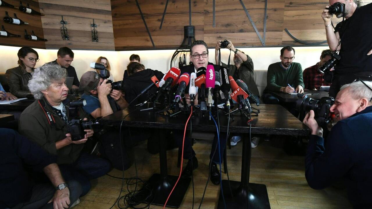 In der Weinbar im ersten Bezirk in Wien trat Heinz-Christian Strache am Dienstagvormittag vor die Presse und verkündete seinen politischen Abgang. 