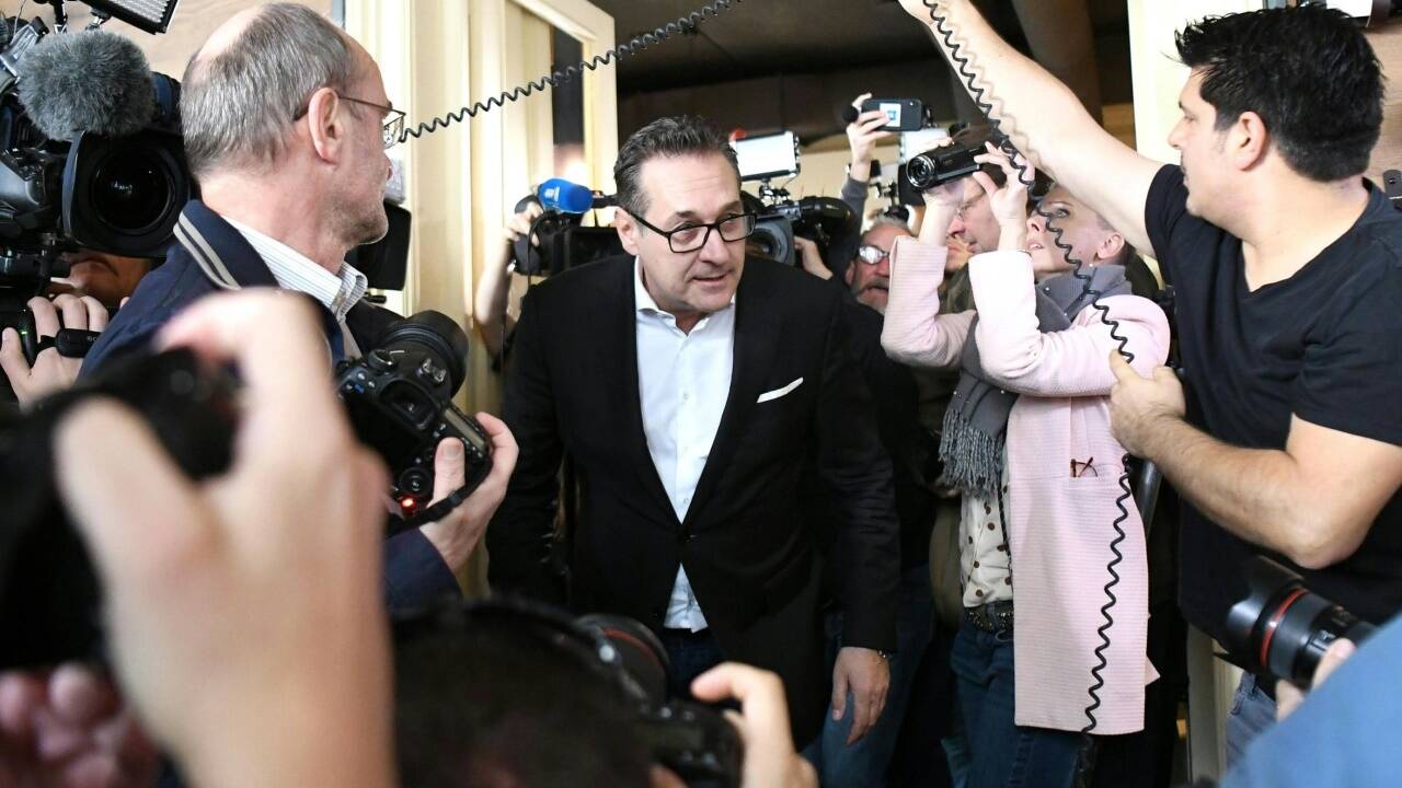 In der Weinbar im ersten Bezirk in Wien trat Heinz-Christian Strache am Dienstagvormittag vor die Presse und verkündete seinen politischen Abgang. 