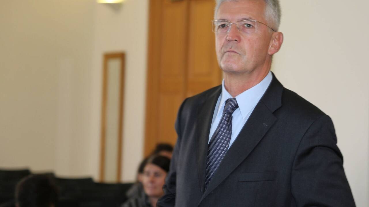 Der frühere Leiter der Finanzabteilung des Landes, Eduard Paulus, vor der Verhandlung am Dienstag. 