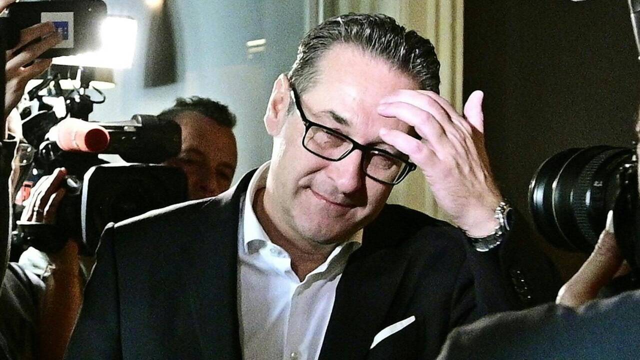 In der Weinbar im ersten Bezirk in Wien trat Heinz-Christian Strache am Dienstagvormittag vor die Presse und verkündete seinen politischen Abgang. 
