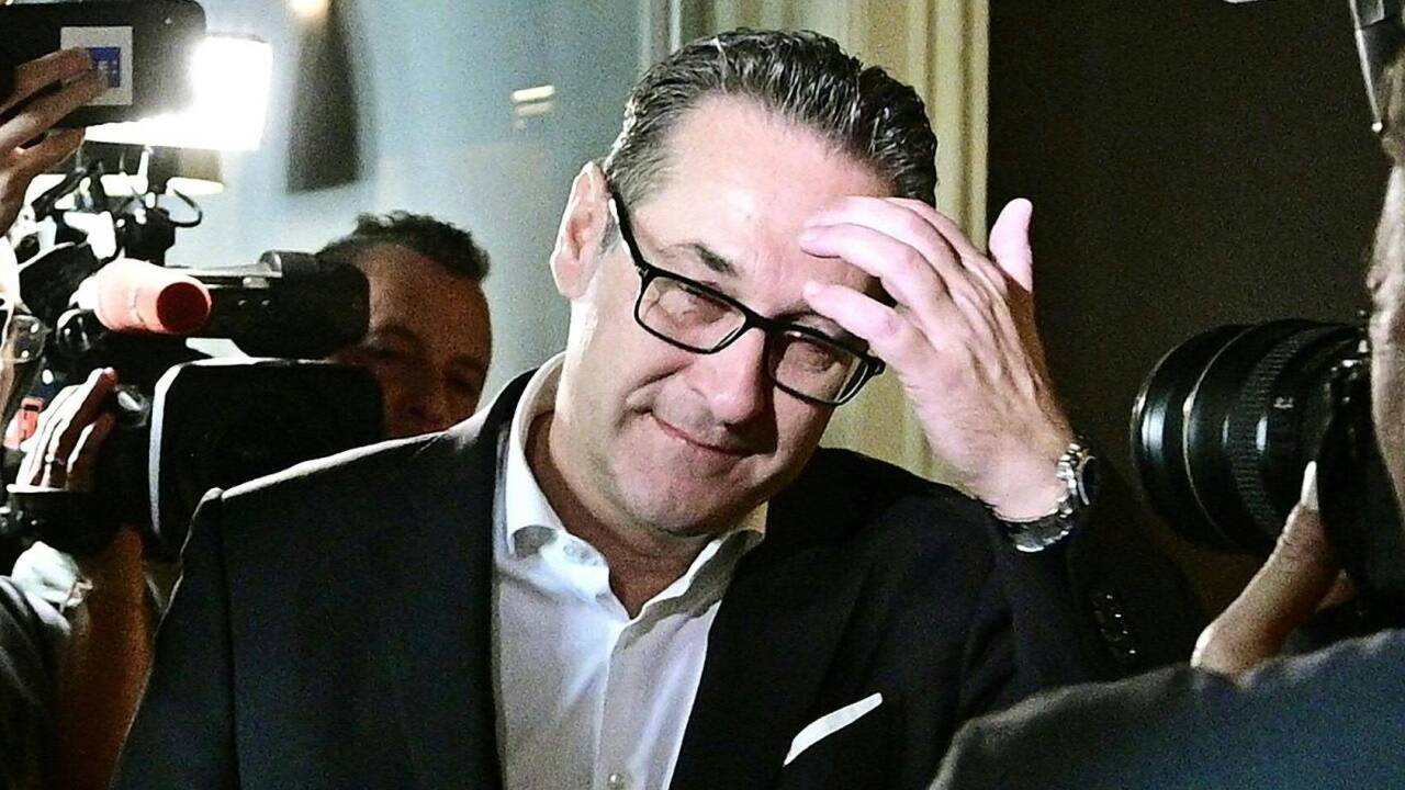Heinz-Christian Strache trat am Dienstagvormittag in der Weinbar im ersten Bezirk in Wien vor die Presse. Die Medienleute erschienen zahlreich. Hier ein Bilderbogen vom Abgang des Ex-FPÖ-Chefs.  