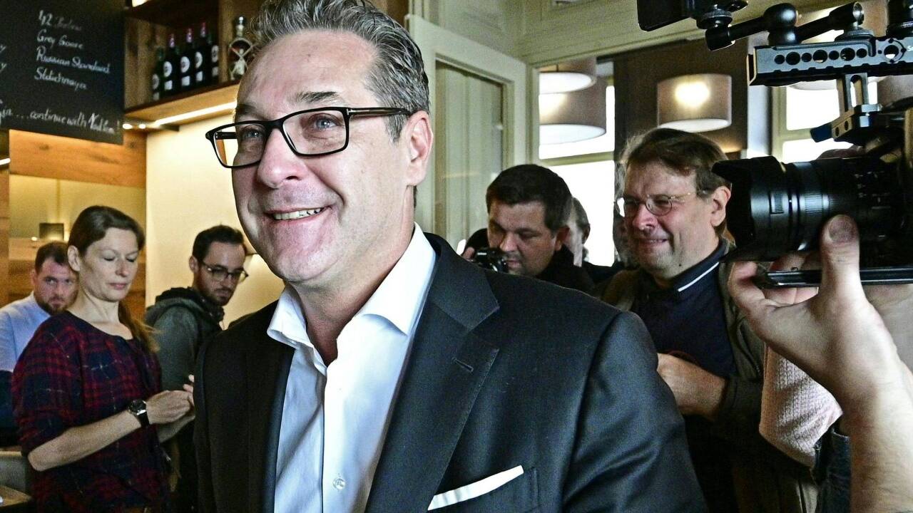 Heinz-Christian Strache trat am Dienstagvormittag in der Weinbar im ersten Bezirk in Wien vor die Presse. Die Medienleute erschienen zahlreich. Hier ein Bilderbogen vom Abgang des Ex-FPÖ-Chefs.  