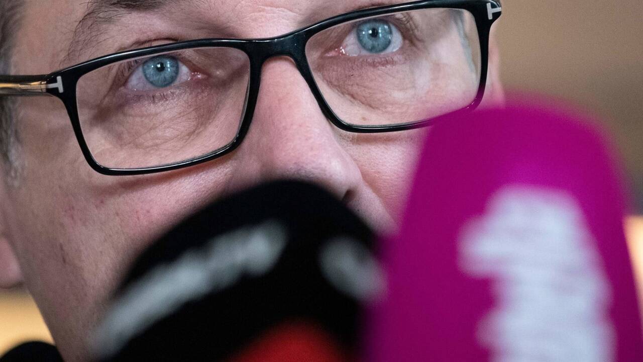 In der Weinbar im ersten Bezirk in Wien trat Heinz-Christian Strache am Dienstagvormittag vor die Presse und verkündete seinen politischen Abgang. 