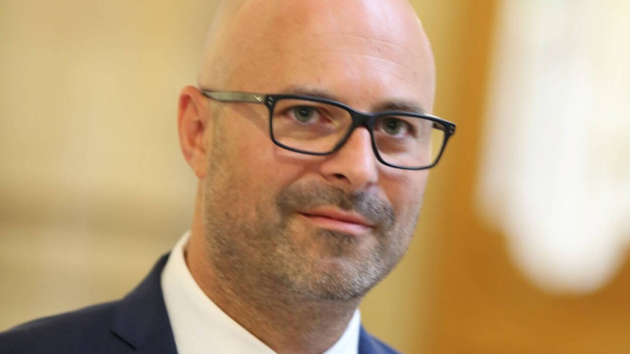 Der Ankläger in der ersten Instanz, Oberstaatsanwalt Gregor Adamovic, kam am Mittwoch als Zuschauer in den Justizpalast. 