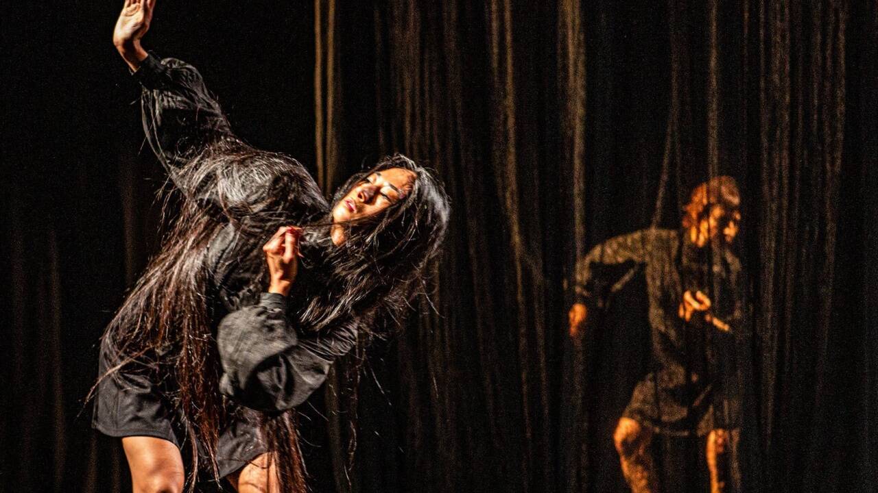 Cat Jimenez und Paulina Staudenbauer im Stück „Layaz“. 