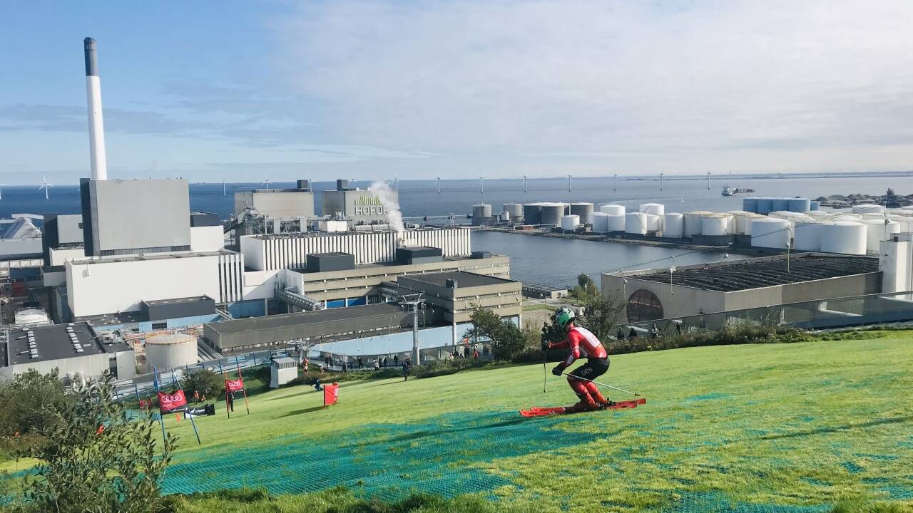 Die Skipiste auf der Müllverbrennungsanlage in Kopenhagen.  