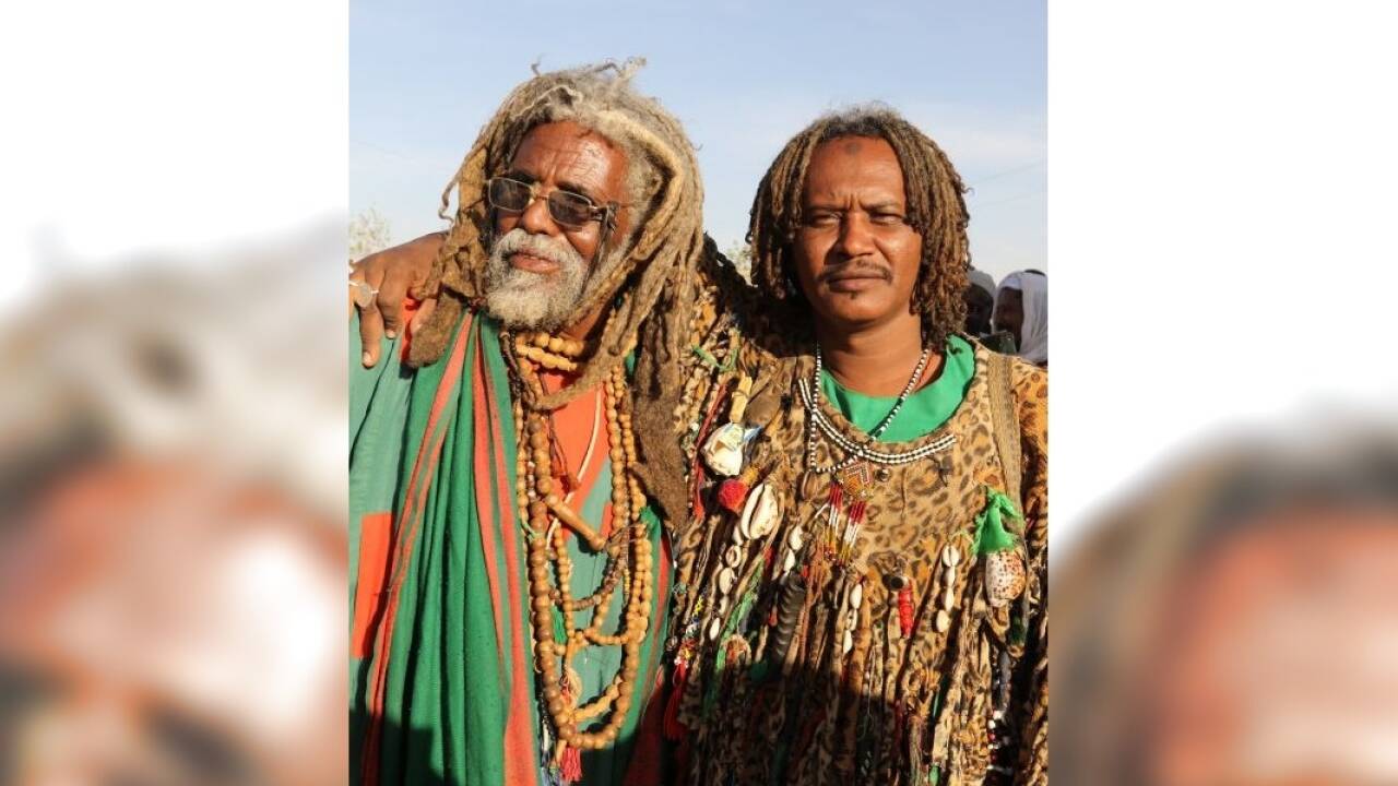 Beten und tanzen für Frieden: Sufis.  