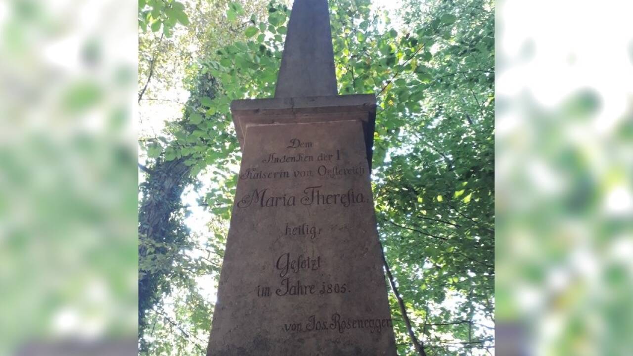 Der Obelisk am Salzburger Bürglstein erinnert an den Besuch der „I. Kaiserin von Österreich“, Maria Theresia (von Neapel-Sizilien), einer Enkelin der bekannten Herrscherin Maria Theresia von Österreich, im Jahr 1804. „Gesetzt“ wurde das Denkmal von Josef Rosenegger 1805.  