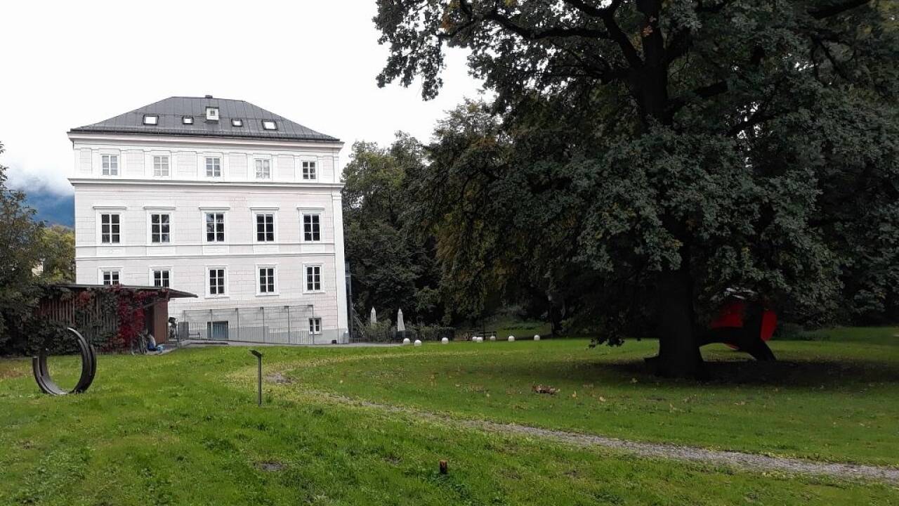 Blick in den Park von Schloss Arenberg.  