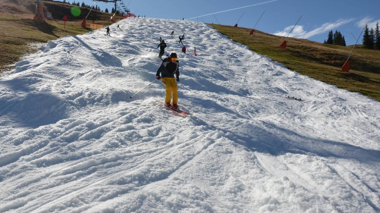 Dennoch wurden am Wochenende hunderte Skifahrer auf der Piste gezählt. 
