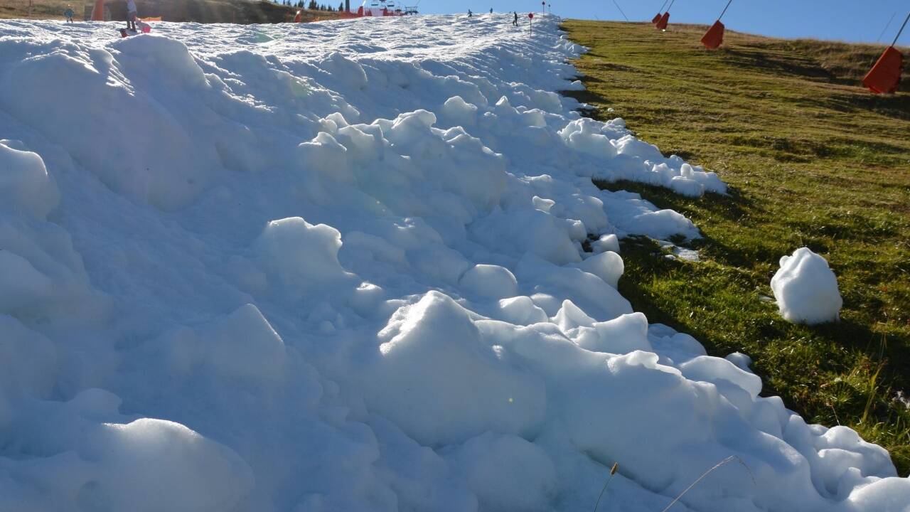 Das Schneeband ist laut Bergbahn rund 80 Zentimeter dick. 