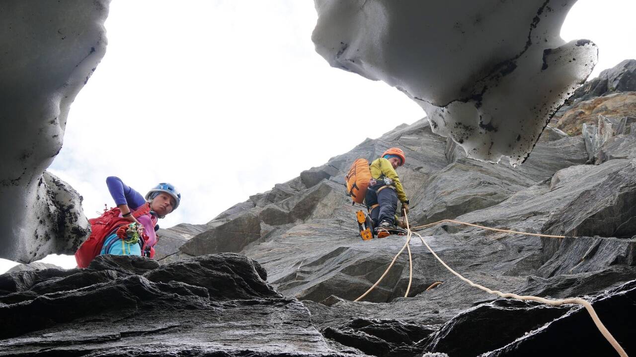 Der Ödenwinkelkees im Stubachtal in Uttendorf: Mitarbeiter des Landesgeologischen Dienstes Salzburg am 19. September 2019 bei Untersuchungen der Gletscherrandzone sowie der umgebenden Felsen. Der Ödenwinkelkees im Stubachtal in Uttendorf: Mitarbeiter des Landesgeologischen Dienstes Salzburg am 19. September 2019 bei Untersuchungen der Gletscherrandzone sowie der umgebenden Felsen.