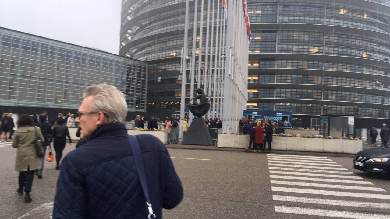 Straßburg, 8.30 in der Früh: Das Europäische Parlament füllt sich. 