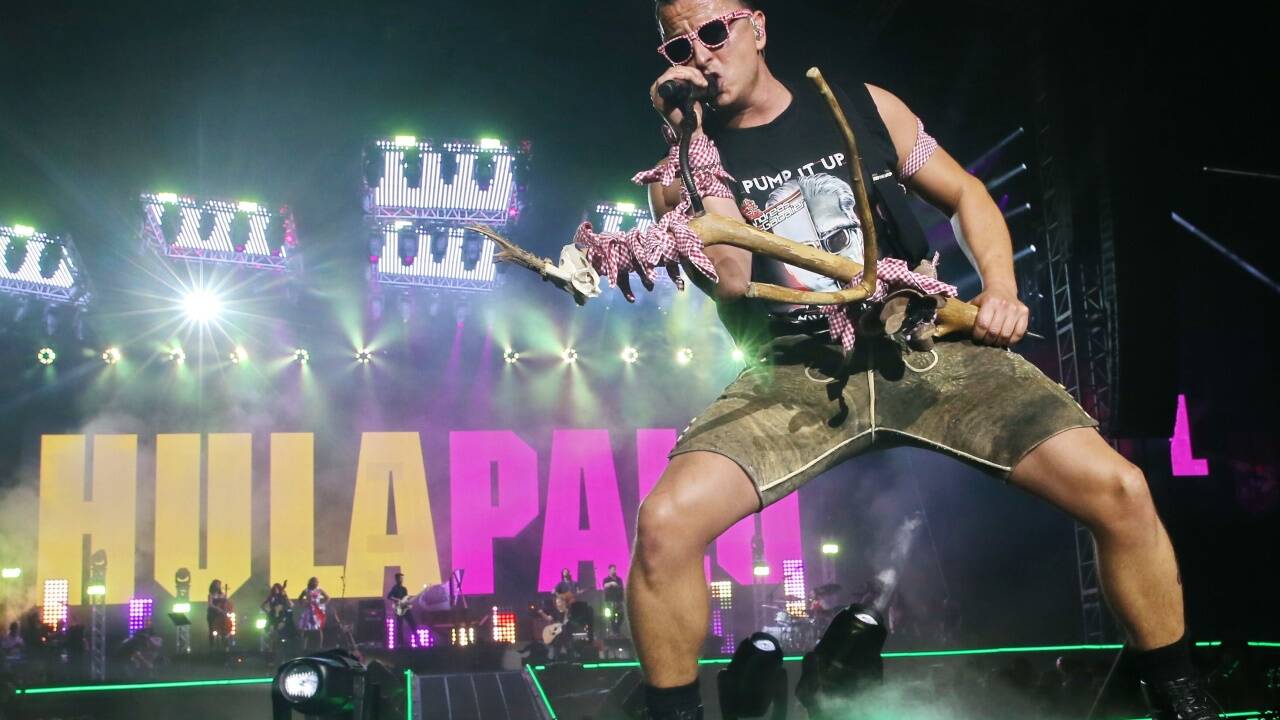 Andreas Gabalier auf der Bühne im Münchner Olympiastadion. 